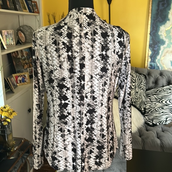International Concepts snake print pullover shirt w/ gold accent faux pockets - Picture 11 of 13
